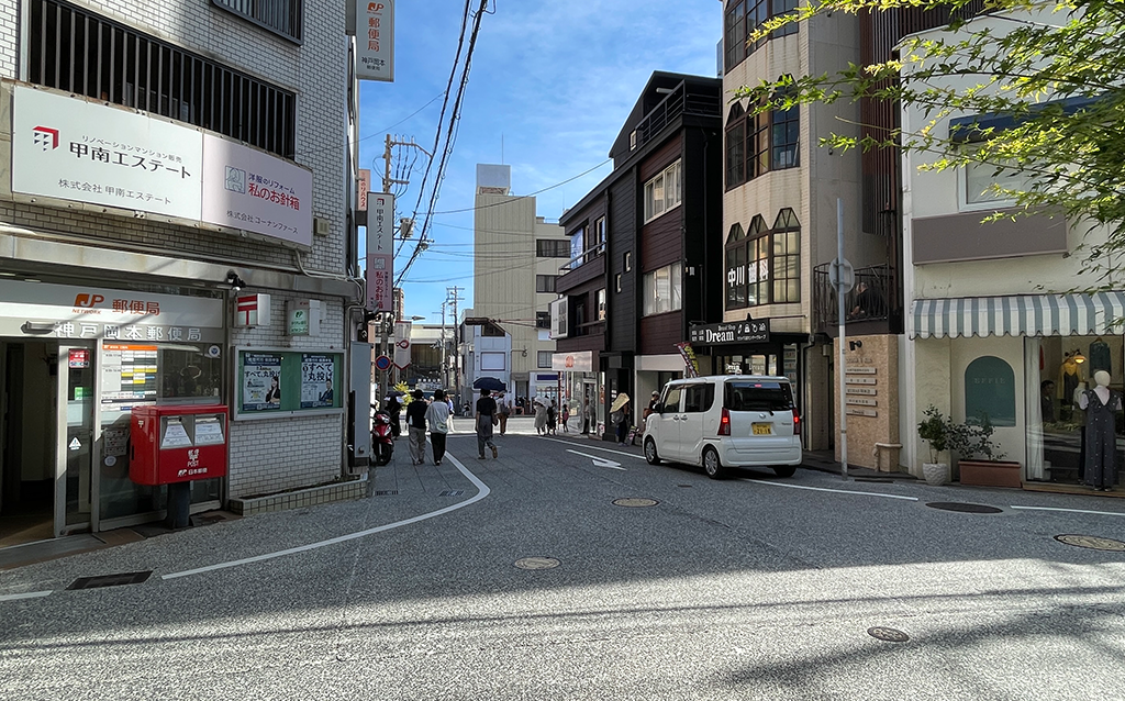 5）郵便局の角を左折、南方面へ