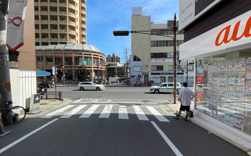 6）本山駅北交差点を右折